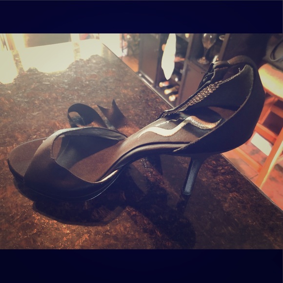 Nina Sandals - Picture 1 of 8